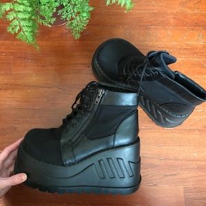 Women’s 11 Demonia Stomp-10 Platform Boots
